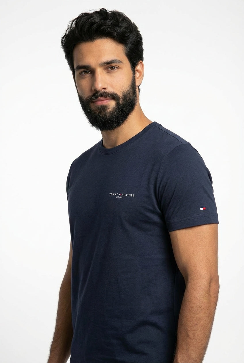 Camiseta TH Side Logo Flag Est. 1985 - Azul Marinho