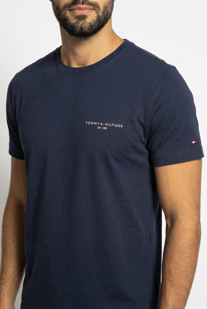 Camiseta TH Side Logo Flag Est. 1985 - Azul Marinho