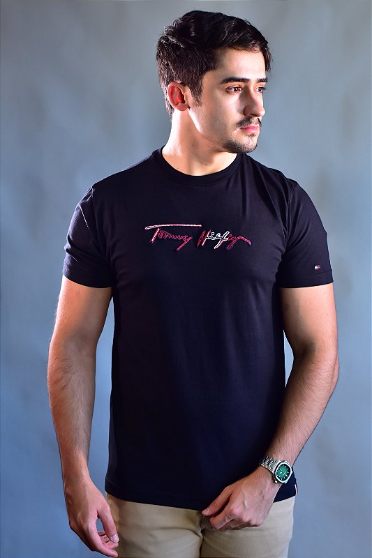 Camiseta Tommy Hilfiger High Relief - Preta