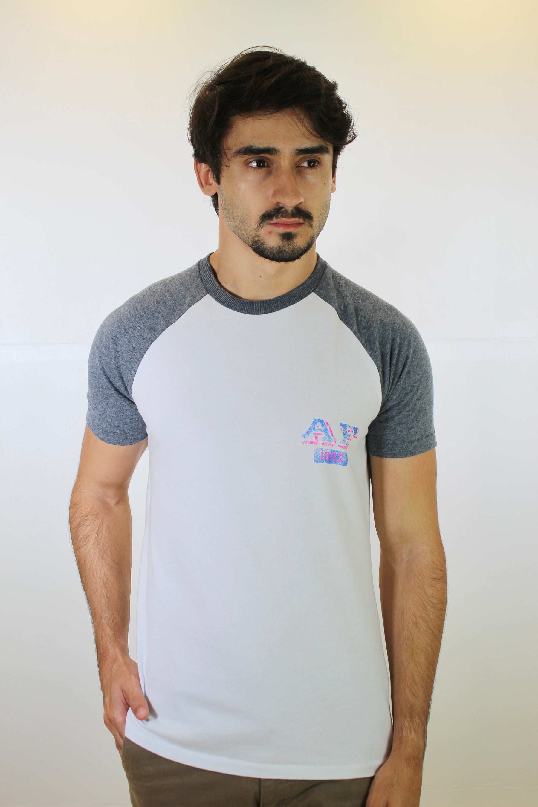 Camiseta Abercrombie Raglan Tee 1892 - Branca