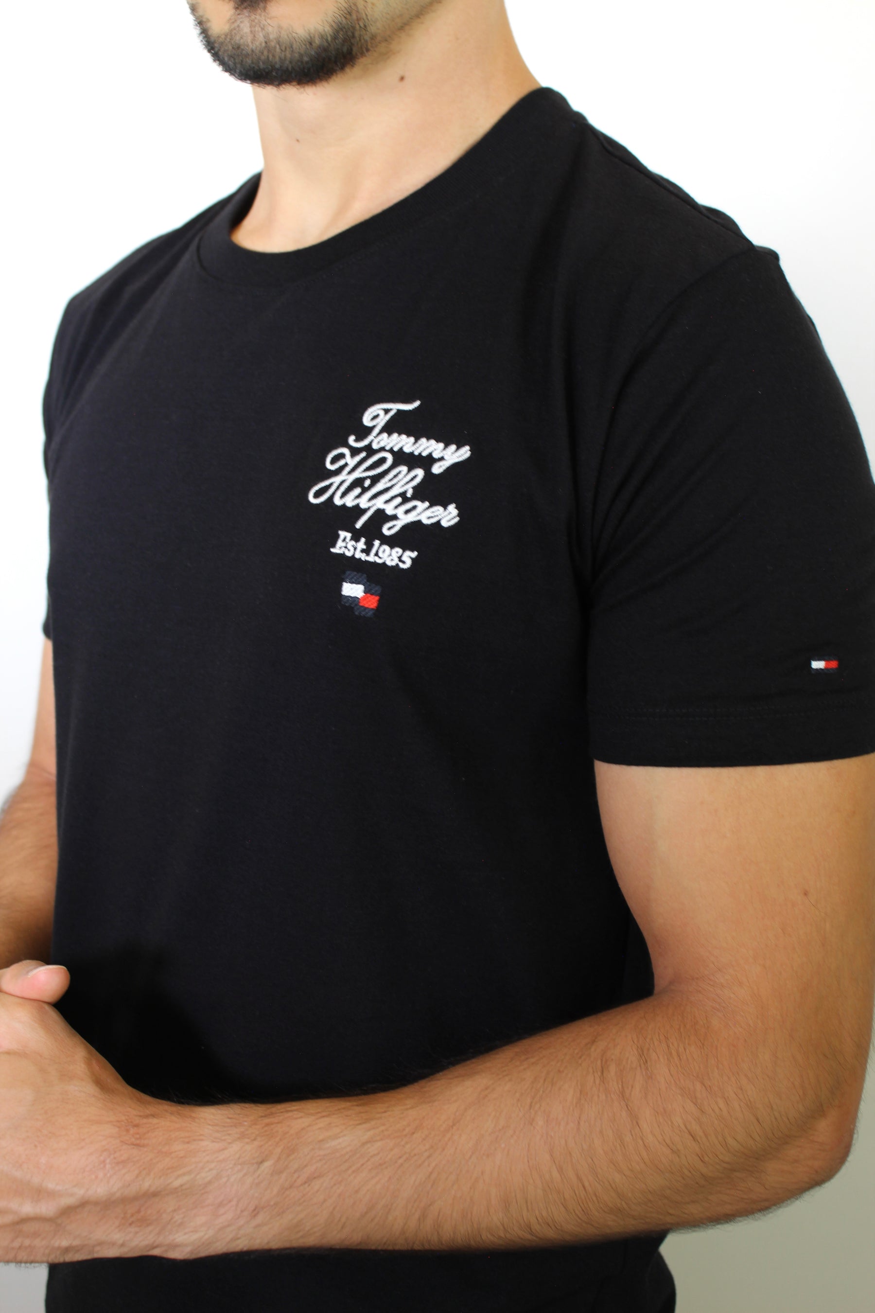 Camiseta TH N.Y.C Script Signature Side - Preta