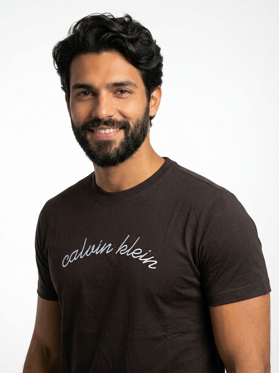 Camiseta CK Signature Script - Café