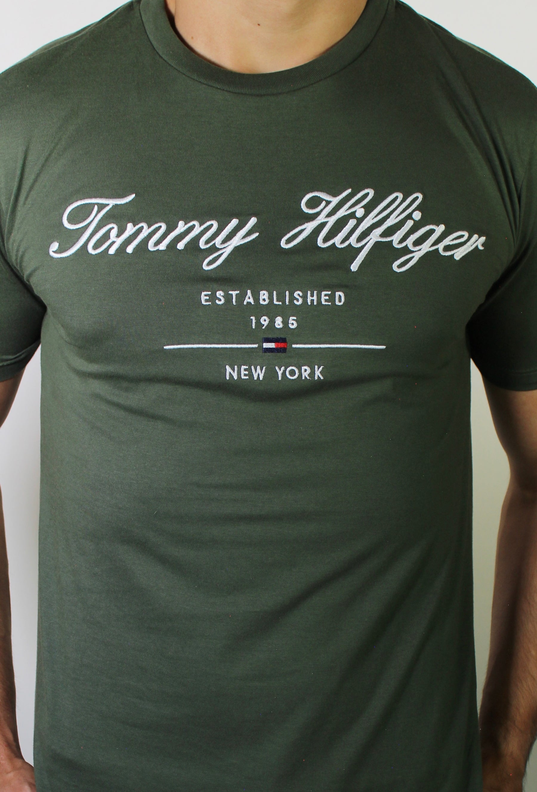 Camiseta TH Tommy Established 1985 NY - Verde Musgo