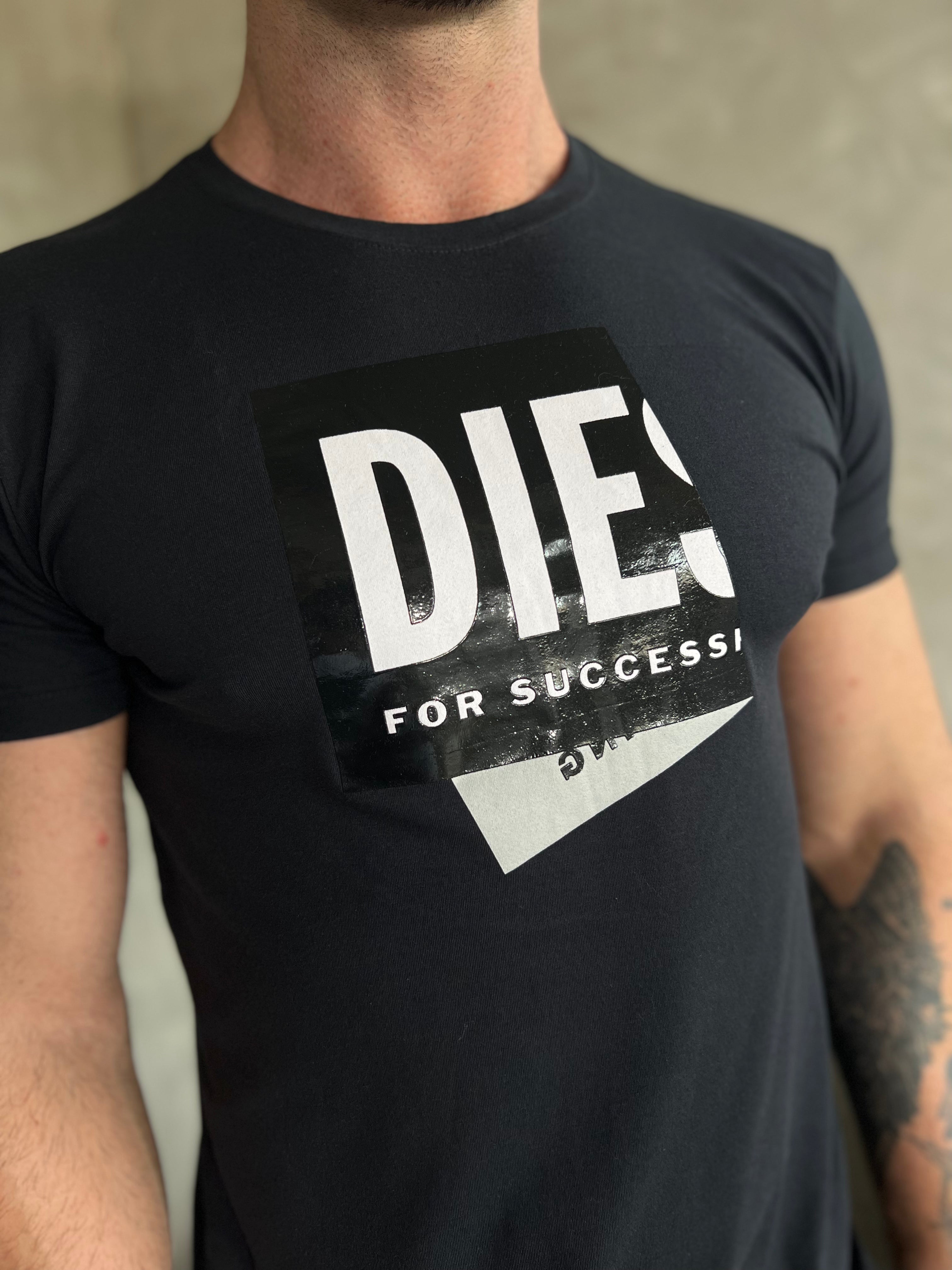 Camiseta Diesel For Success. - Preta