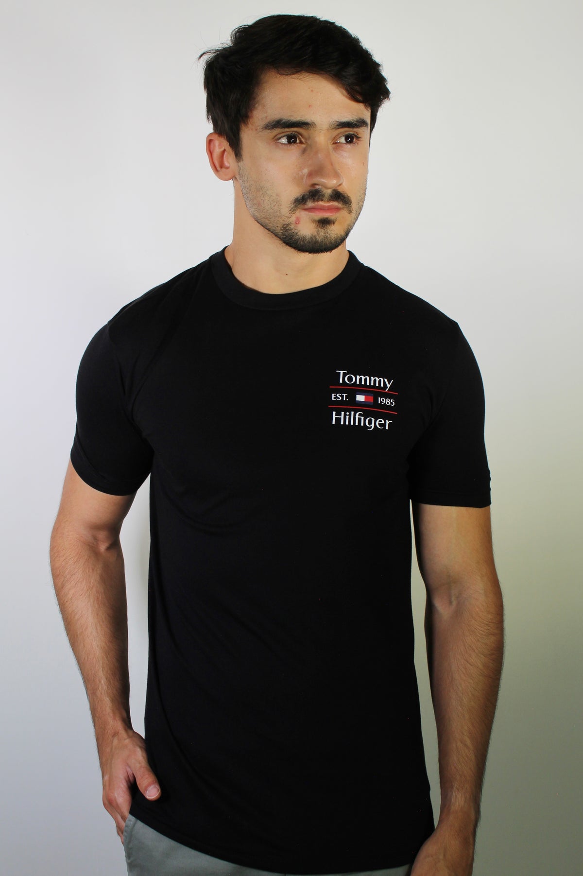 Camiseta TH Minimal Flag Badge Est. 1985 - Preta