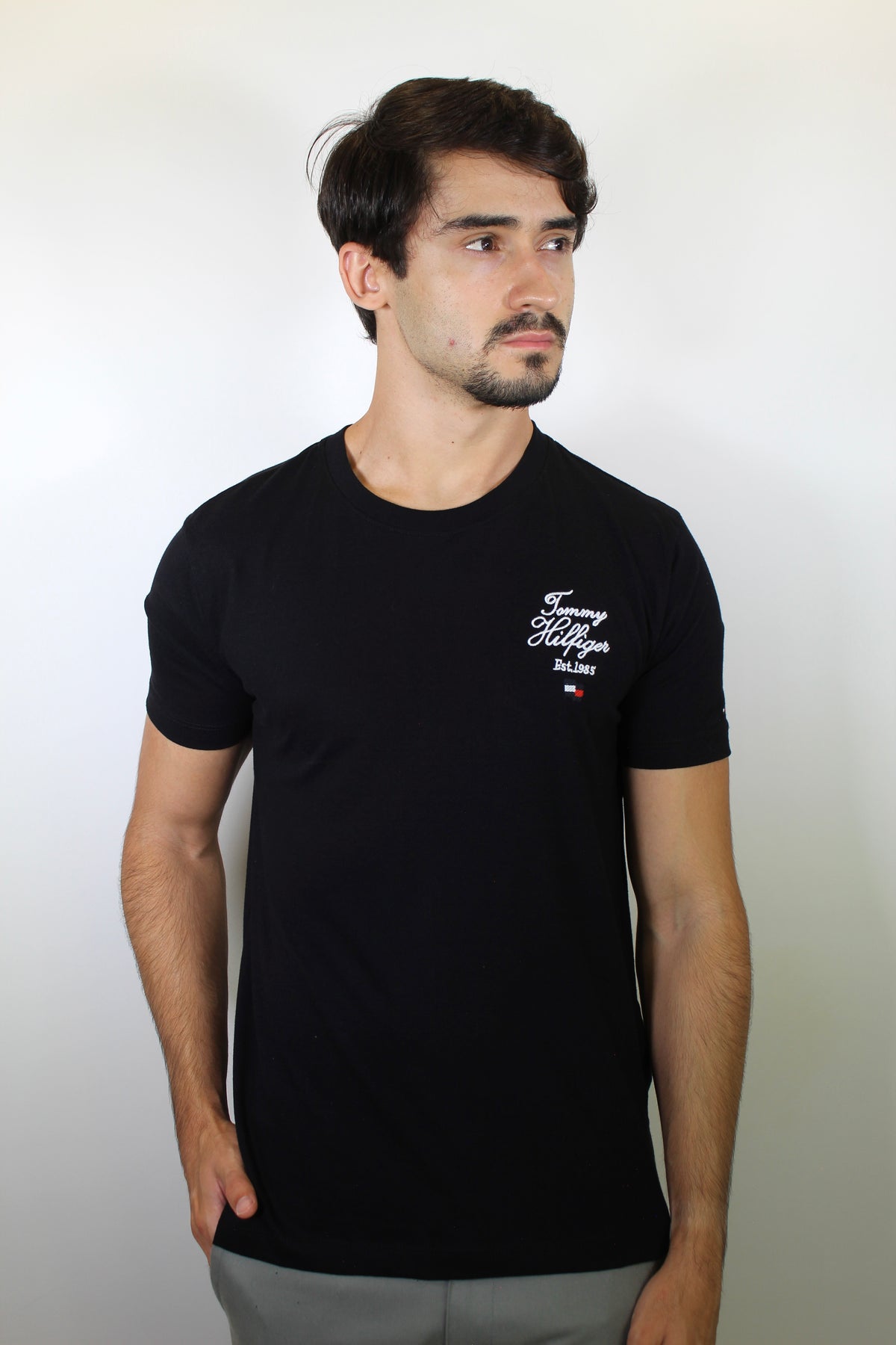 Camiseta TH N.Y.C Script Signature Side - Preta