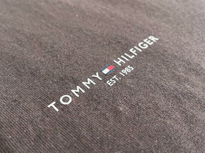 Camiseta TH Side Logo Flag Est. 1985 - Café