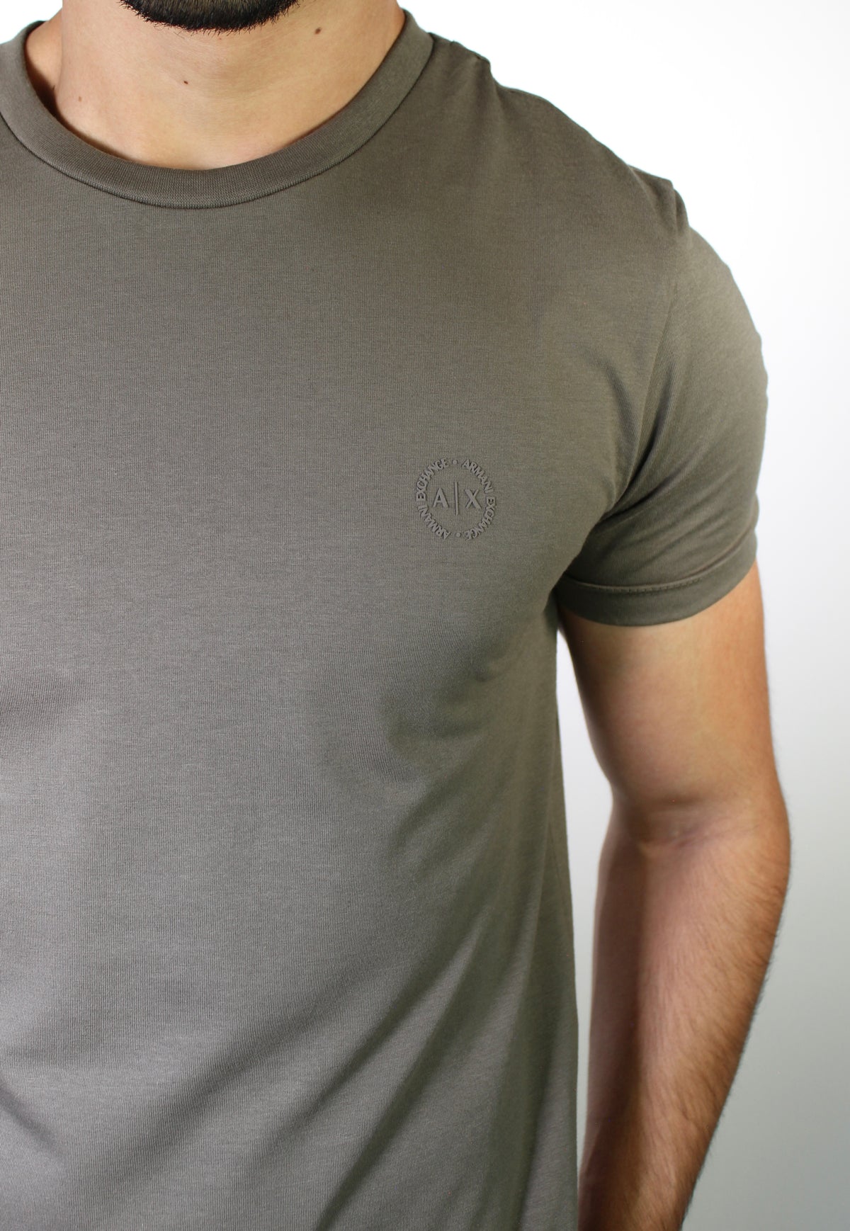 Camiseta AX Round Side Logo - Marrom Acinzentado