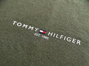 Camiseta TH Side Logo Flag Est. 1985 - Verde Musgo