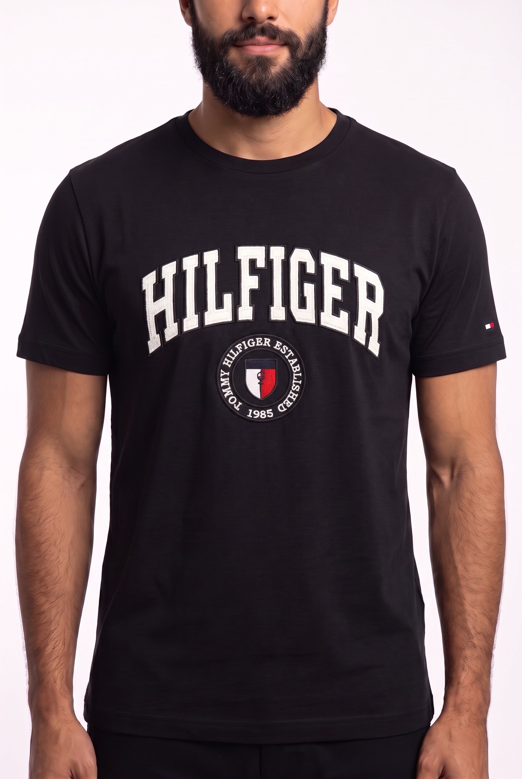 Camiseta TH Varsity Escutcheon - Preta