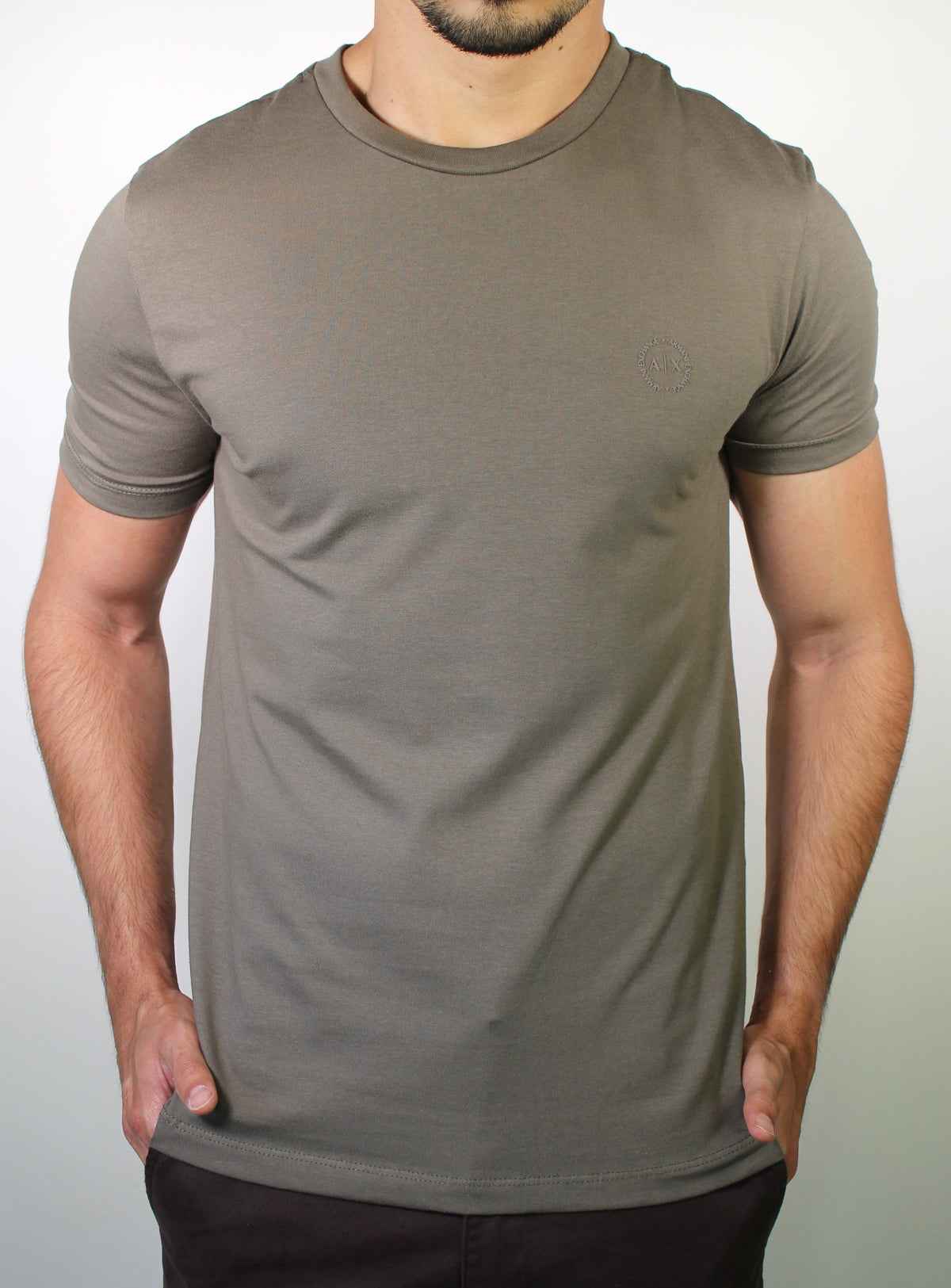 Camiseta AX Round Side Logo - Marrom Acinzentado