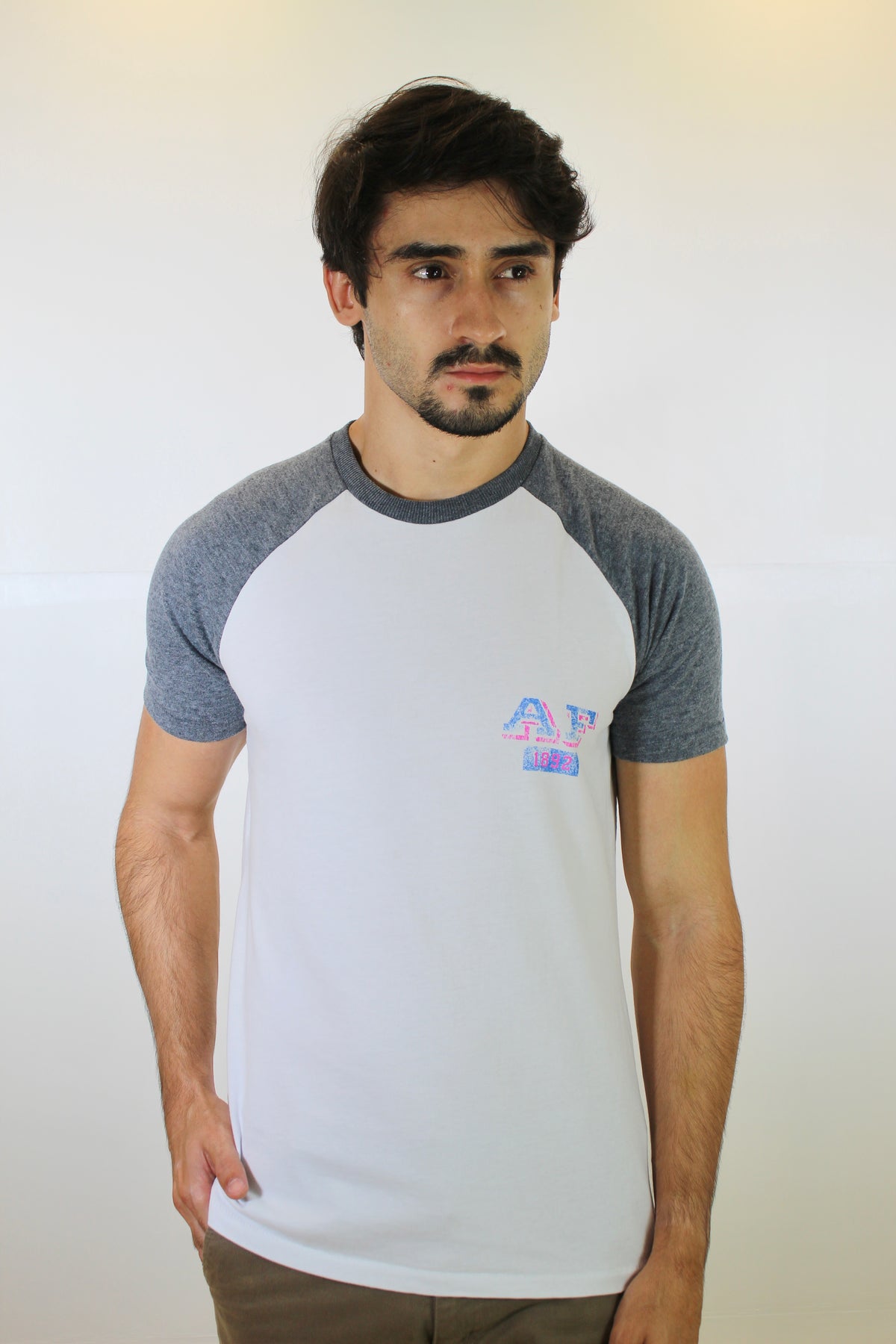 Camiseta Abercrombie Raglan Tee 1892 - Branca