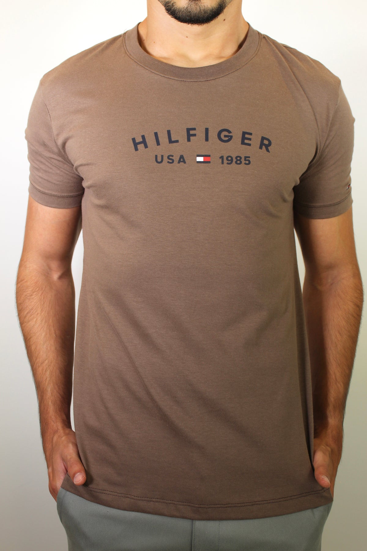 Camiseta TH College Style Est. 1985 Logo - Marrom