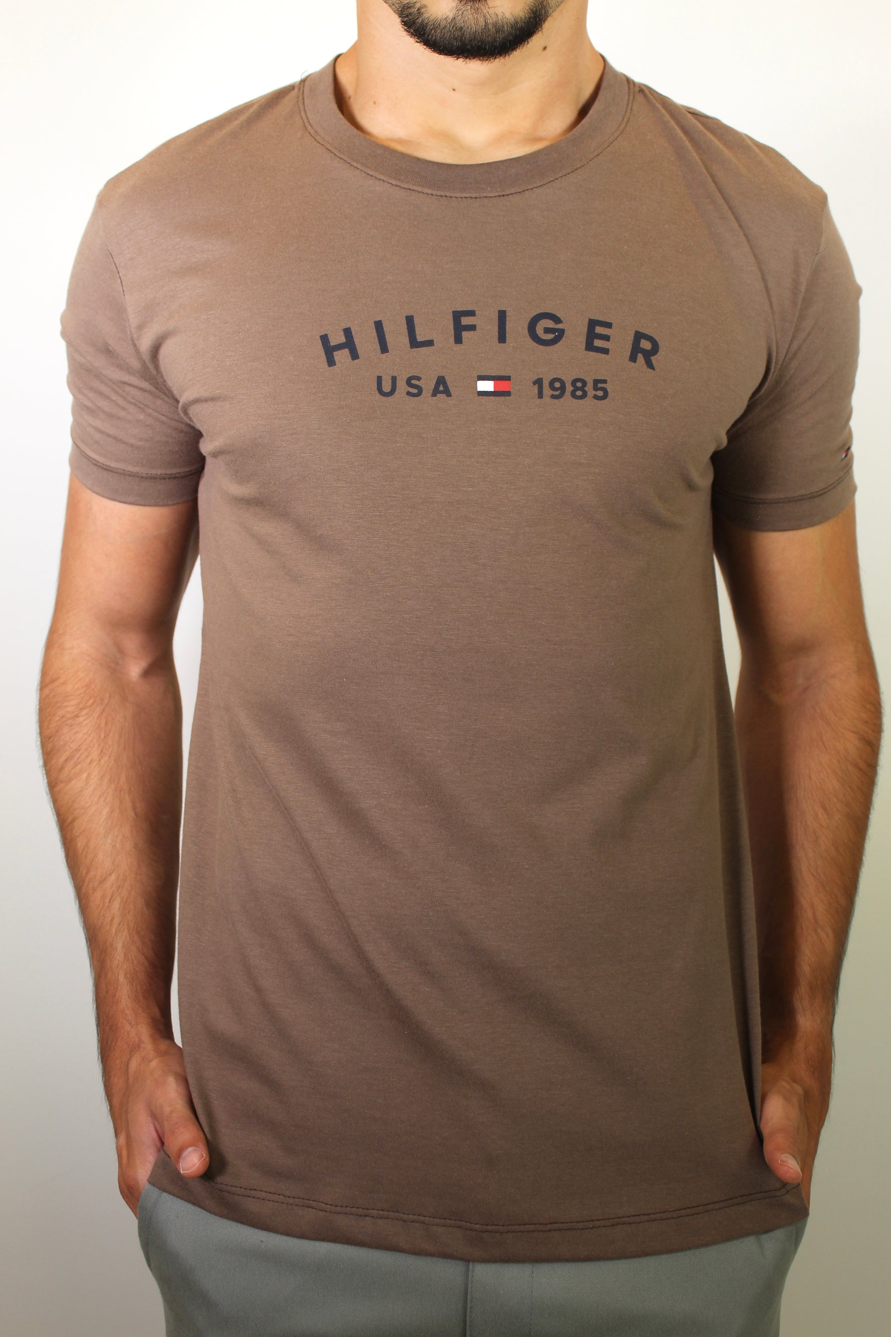 Camiseta TH College Style Est. 1985 Logo - Marrom