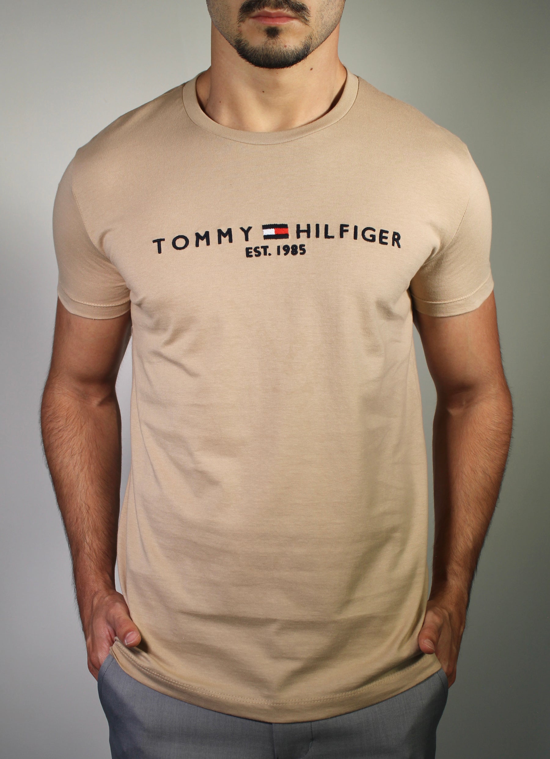 Camiseta TH Est. 1985 - Cáqui