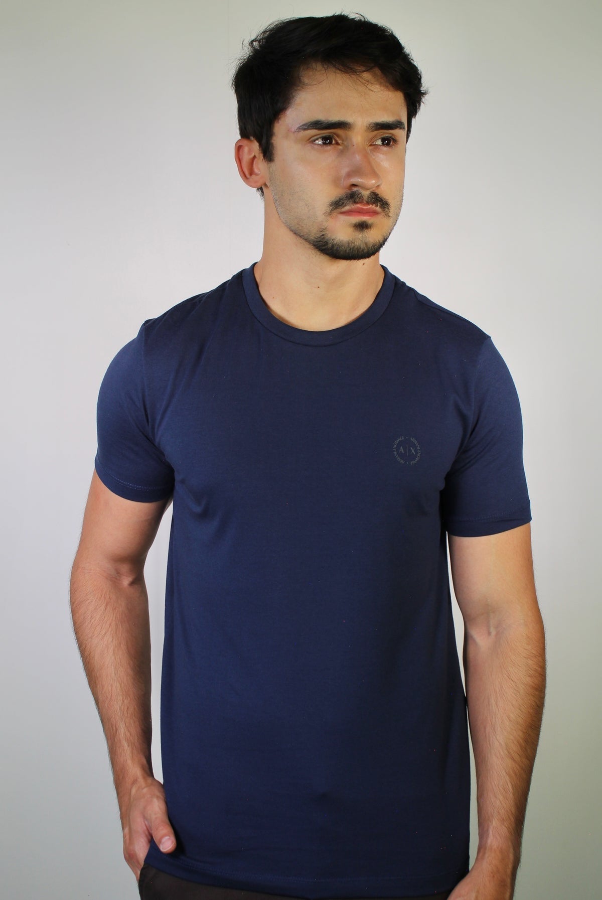 Camiseta AX Round Side Logo - Azul Marinho