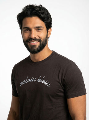 Camiseta CK Signature Script - Café