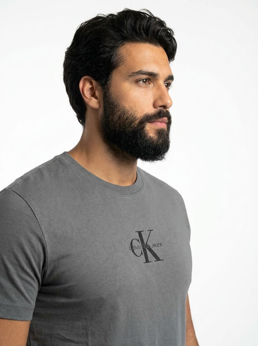 Camiseta CK Legacy Icon - Chumbo