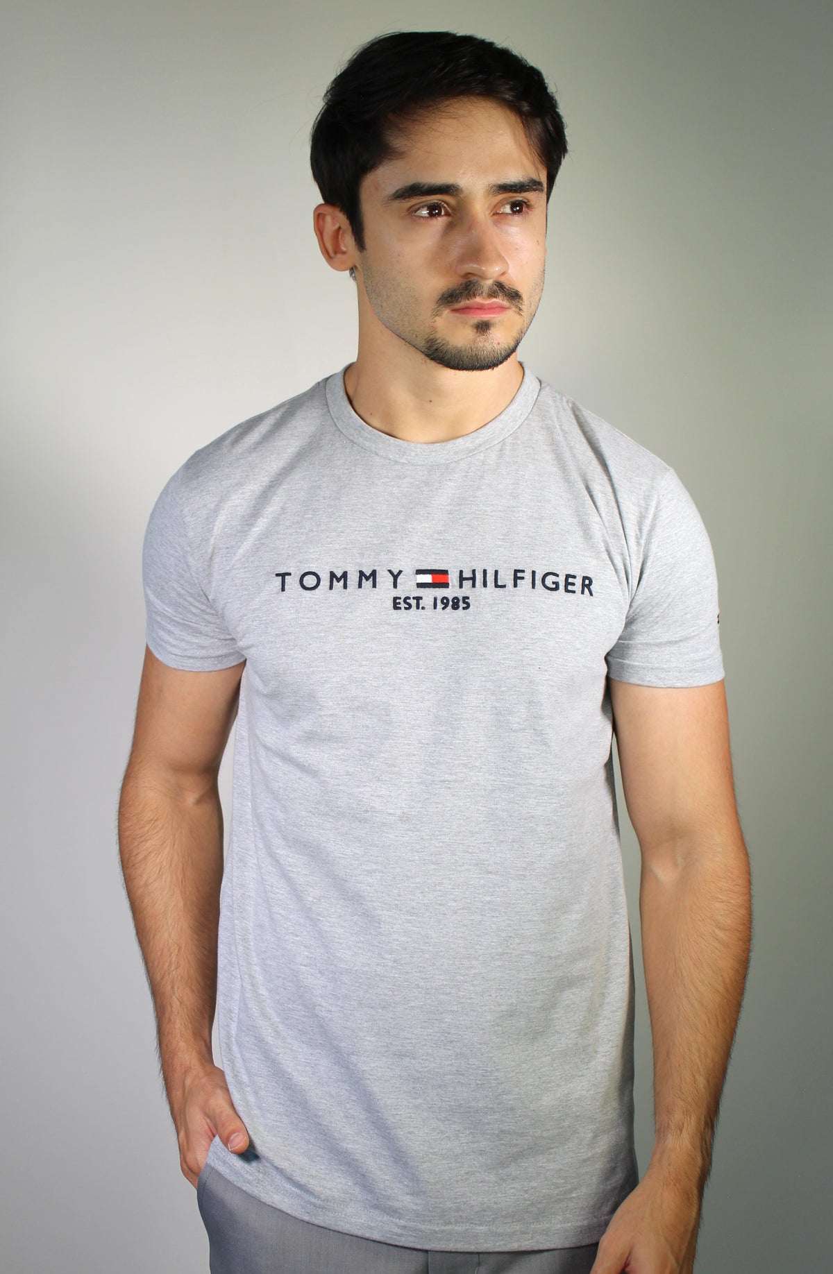 Camiseta TH Est. 1985 - Cinza