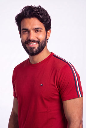 Camiseta TH Shoulder Stripe - Vermelha