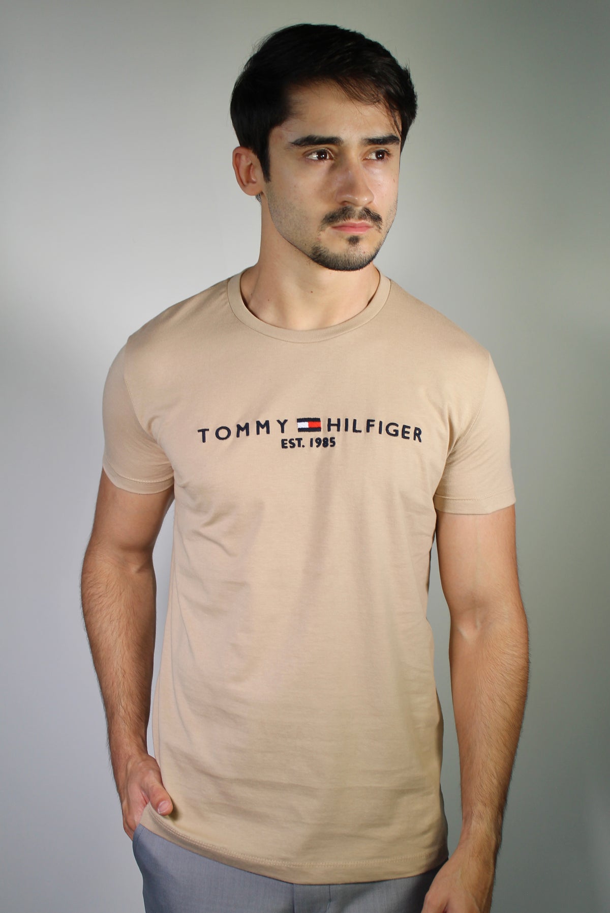 Camiseta TH Est. 1985 - Cáqui