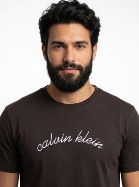 Camiseta CK Signature Script - Café