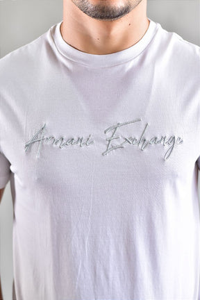 Camiseta AX Cursive Monochrome - Branca