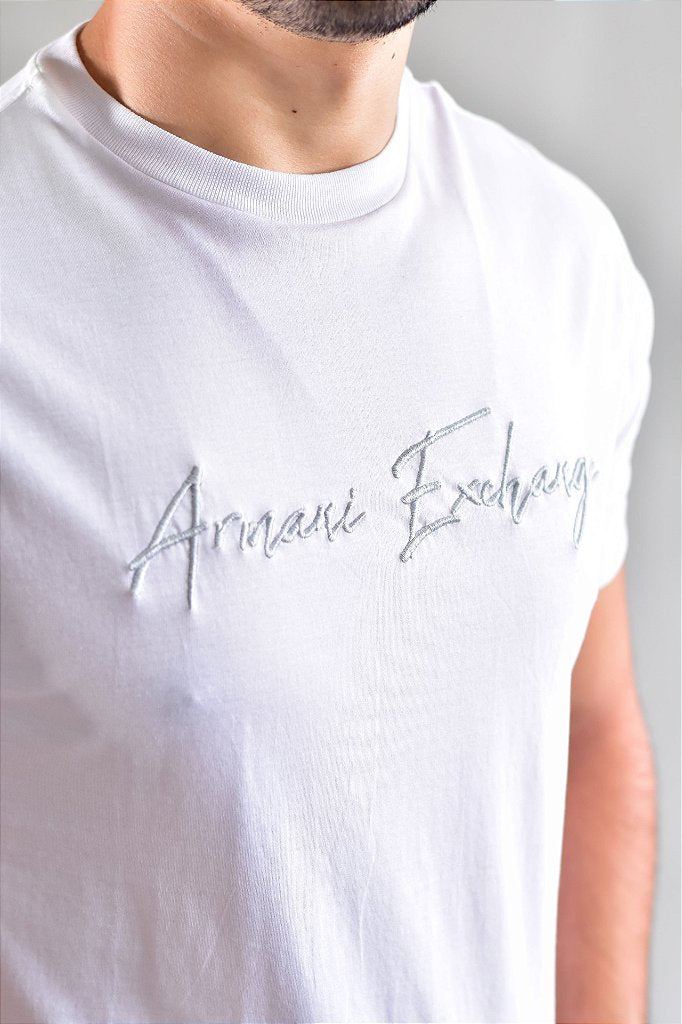 Camiseta AX Cursive Monochrome - Branca